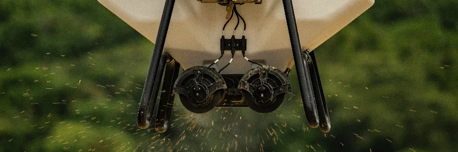 大型ドローンで農薬散布｜ドローンを取り扱う際の注意点や安全性を解説